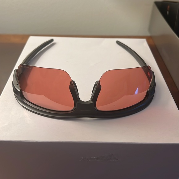 Oakley sunglasses - Picture 4 of 8